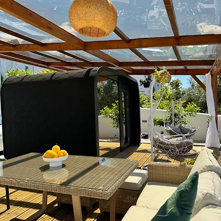 Jasmine Inn *
